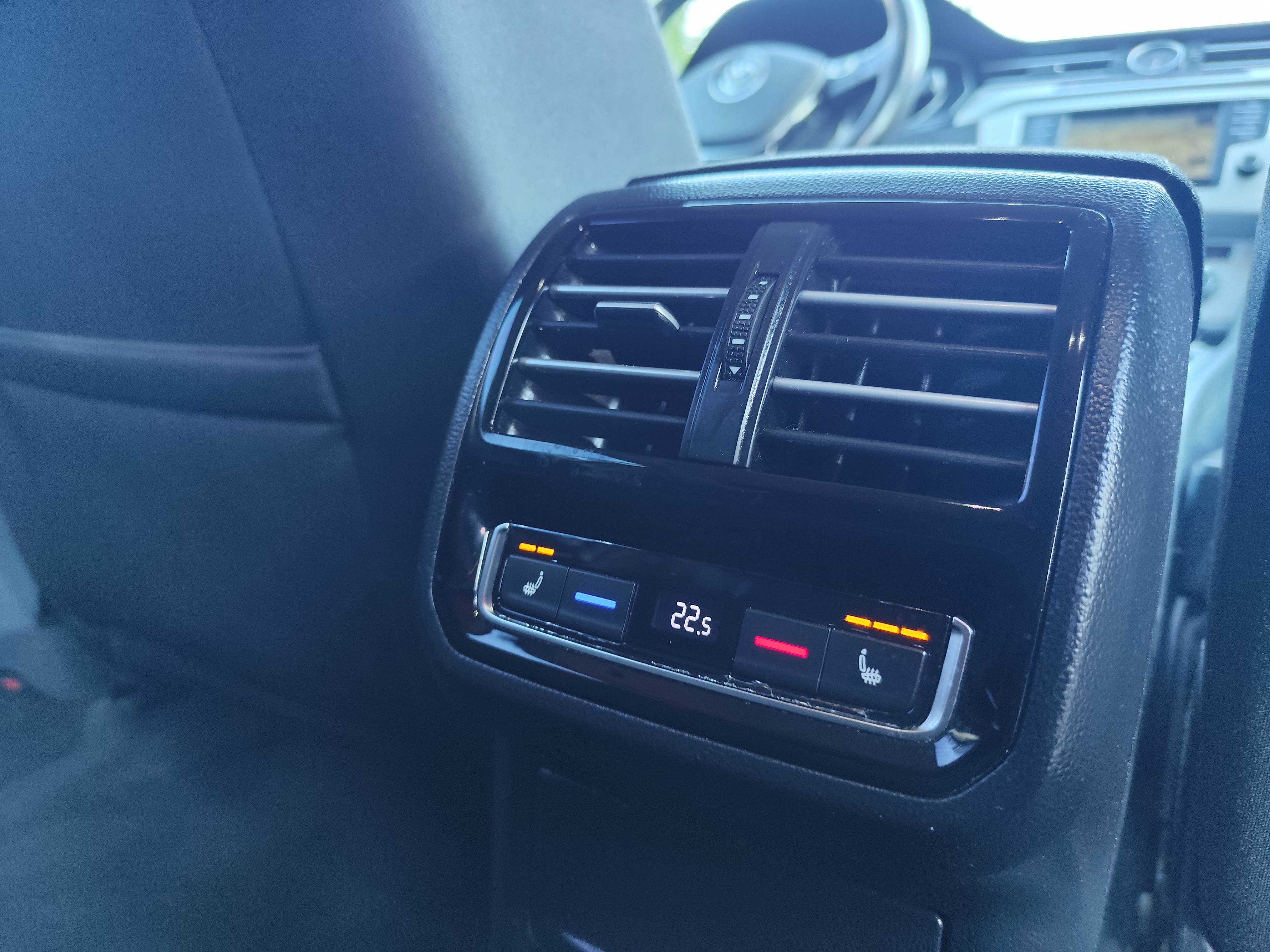 Volkswagen Passat 2.0 TDI COMFORTLINE - zdjęcie 5