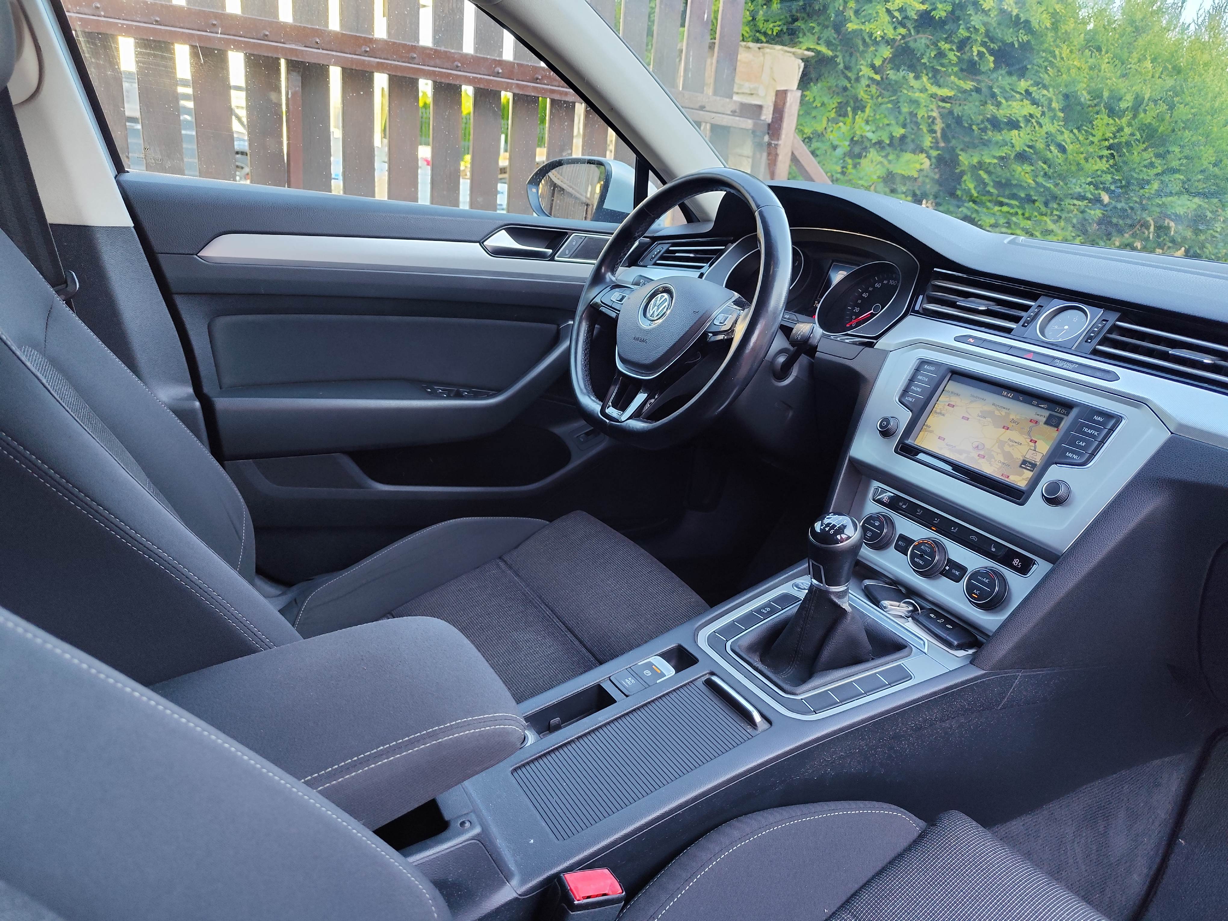 Volkswagen Passat 2.0 TDI COMFORTLINE - zdjęcie 7
