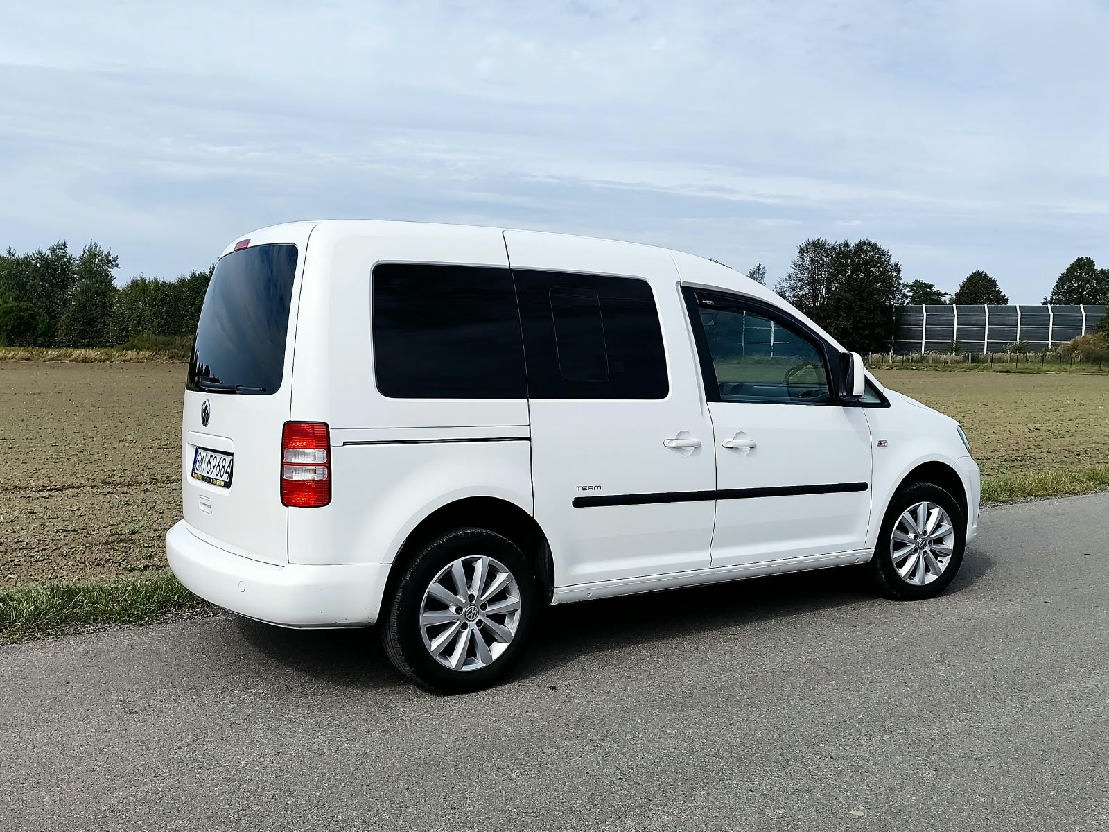 Volkswagen Caddy Comfortline - zdjęcie 2