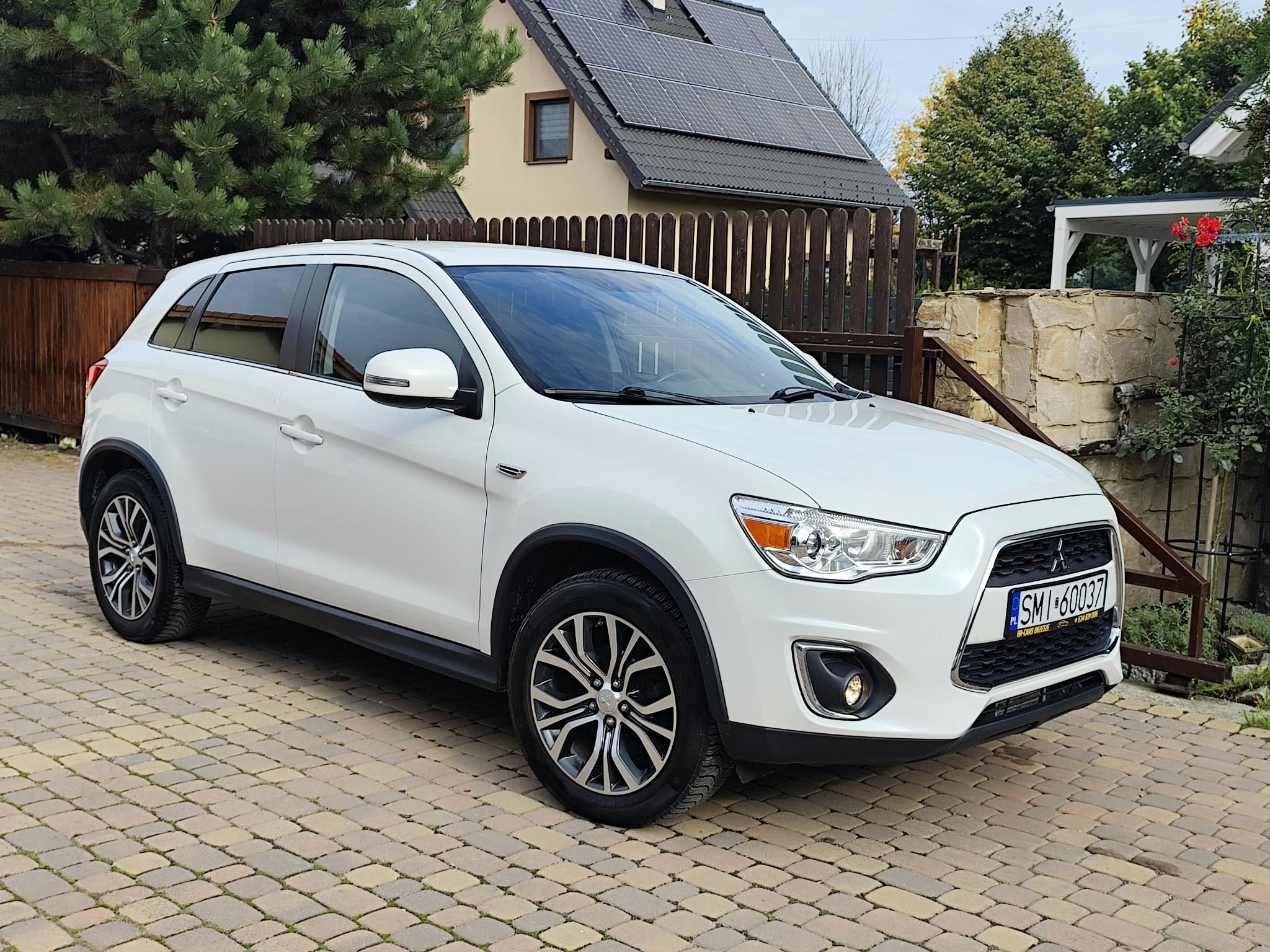 Mitsubishi ASX 1.6 DI-D 4WD Plus - zdjęcie 2