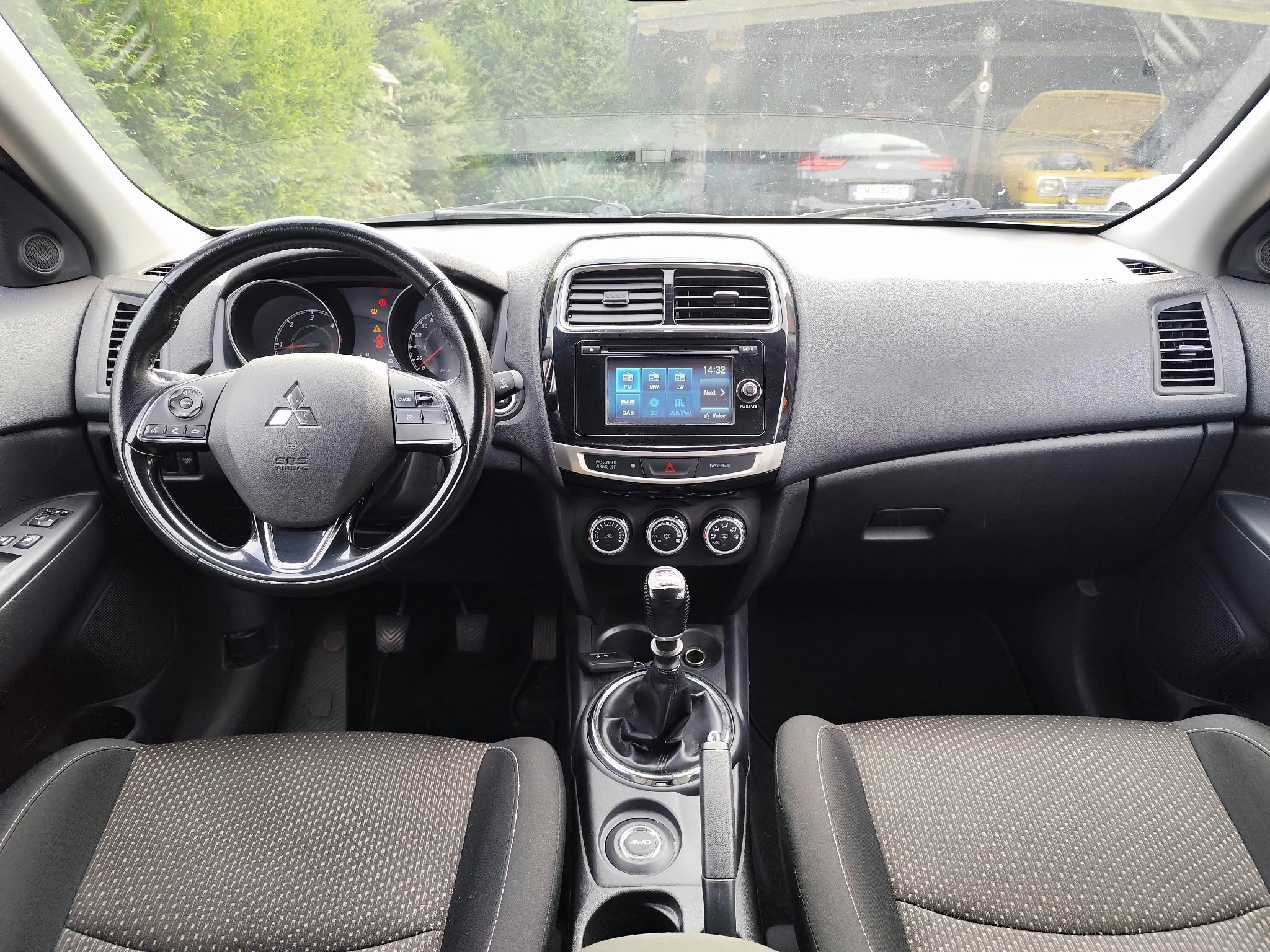 Mitsubishi ASX 1.6 DI-D 4WD Plus - zdjęcie 8