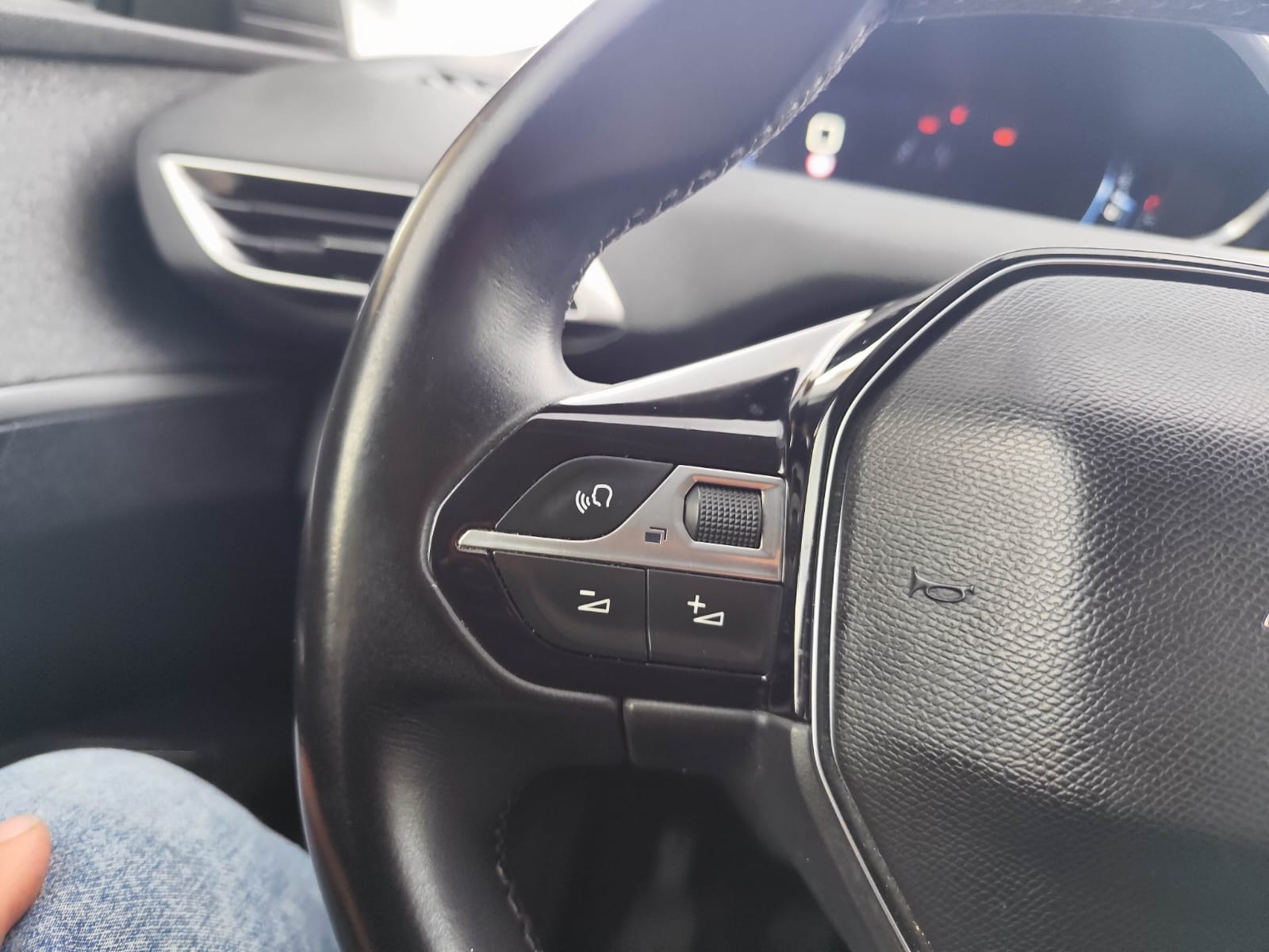 Peugeot 3008 2.0 BlueHDi Allure - zdjęcie 12