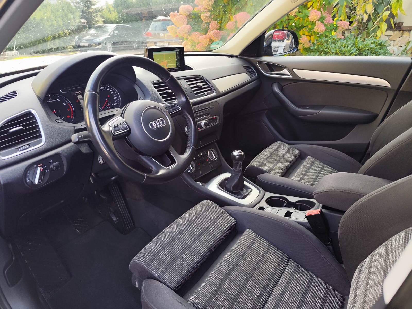 Audi Q3 1.4 TFSI Design - zdjęcie 17