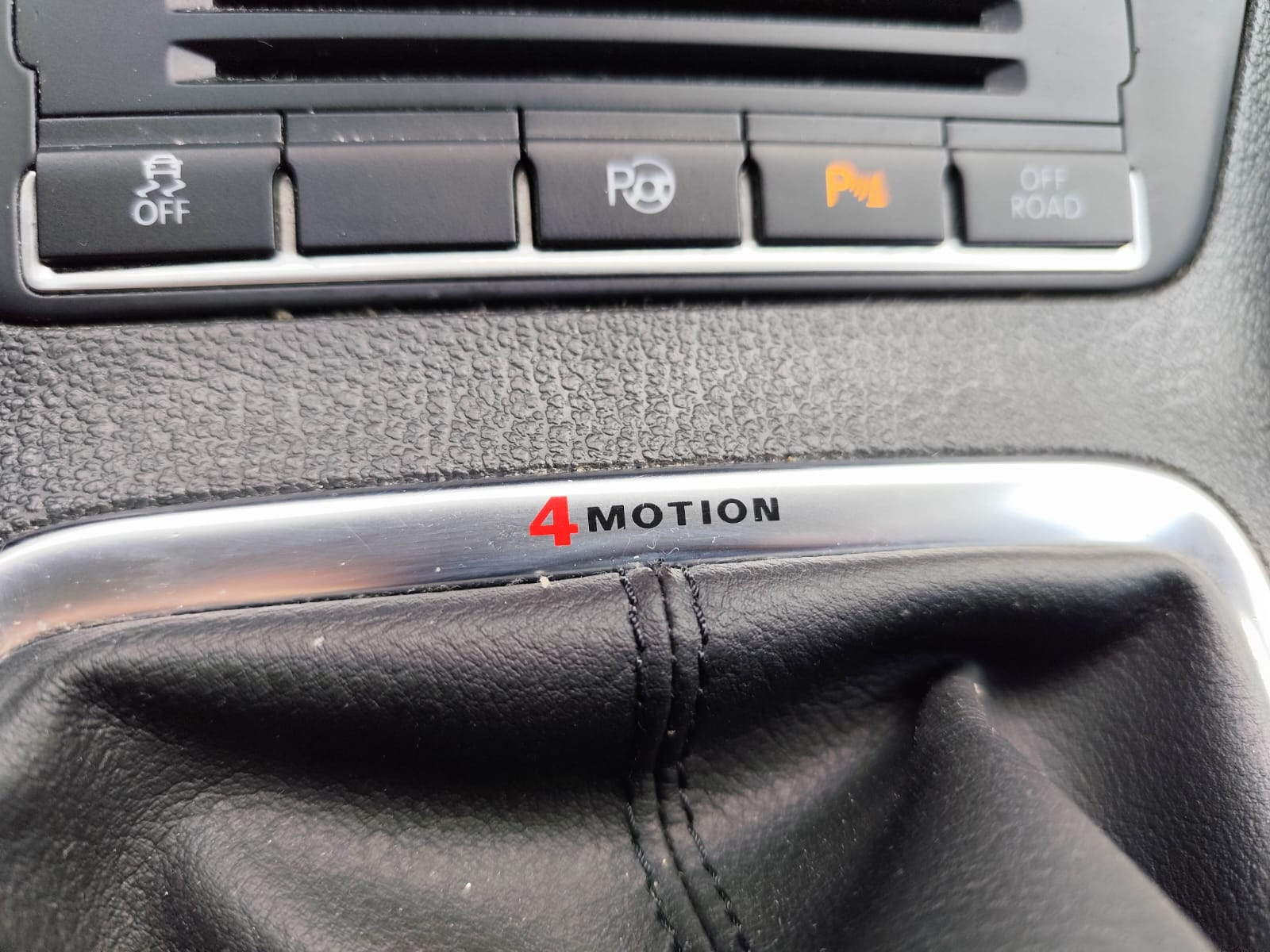 Volkswagen Tiguan 2.0 TDI DPF 4Motion Track & Field - zdjęcie 21