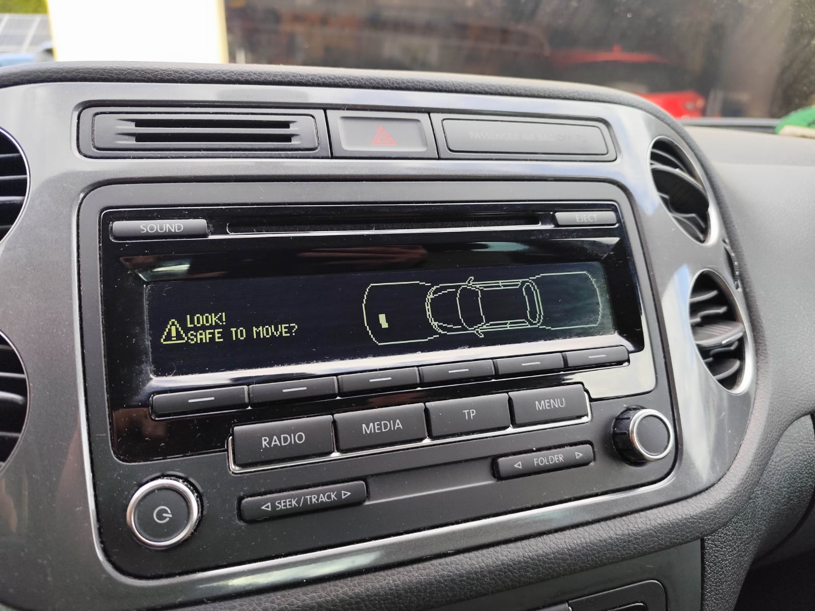 Volkswagen Tiguan 2.0 TDI DPF 4Motion Track & Field - zdjęcie 24