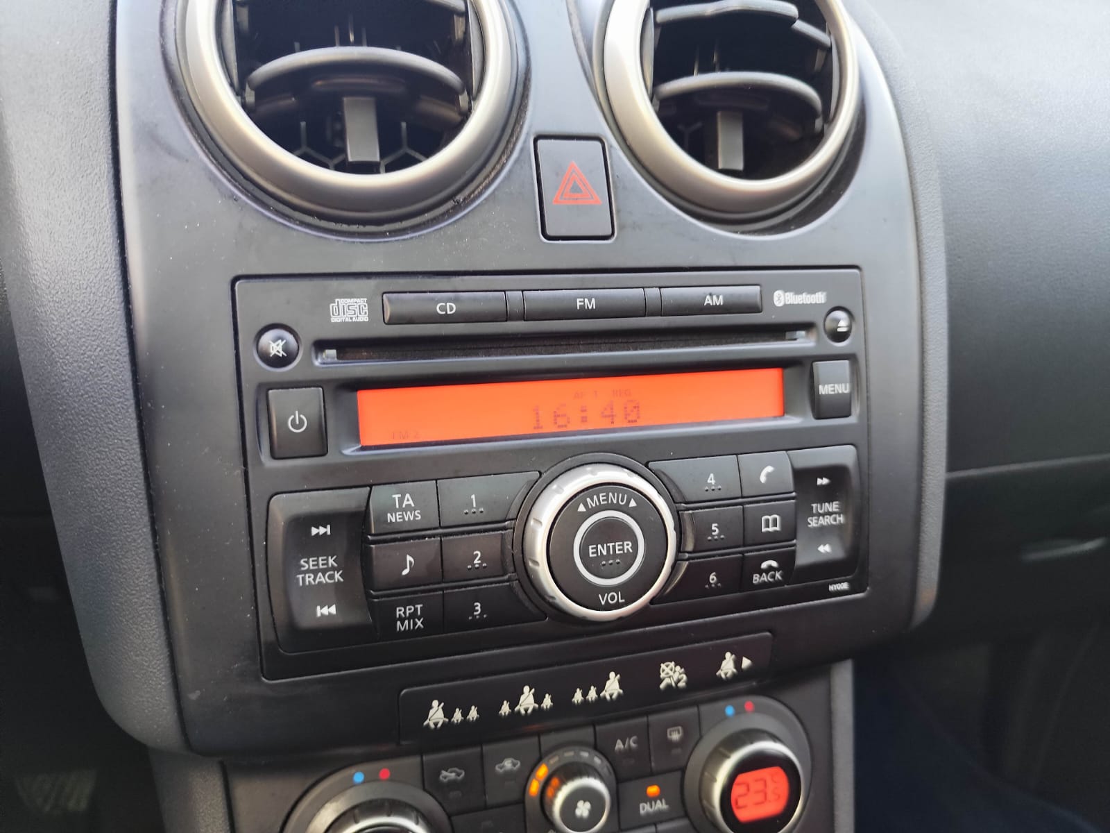 Nissan Qashqai 1.6 Tekna Pack - zdjęcie 16